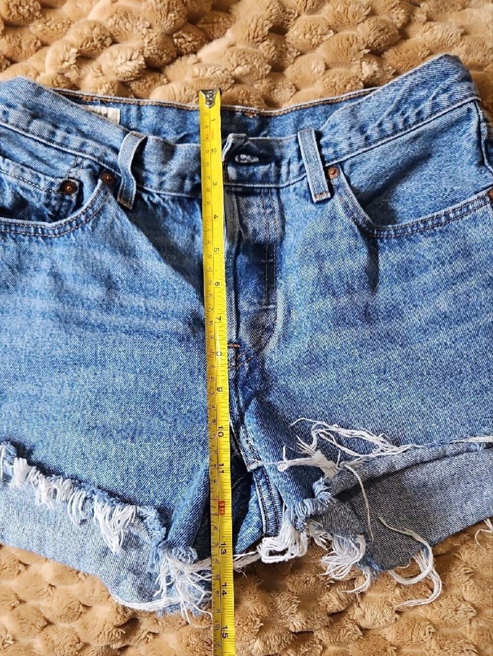 Levi's 501s MID BLUE CUTOFFS - Picture 6 of 6